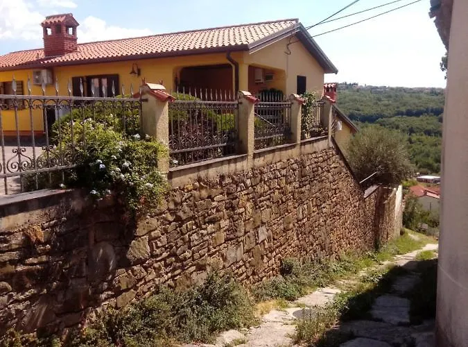 V Klancu